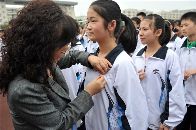 棠外纪念“五四”运动95周年暨《国学经典读本》赠书仪式隆重举行