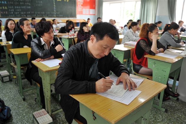 搭建沟通桥梁 共铸美好未来——记棠外初2012级家长会