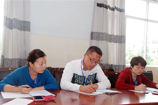 在引领中前行，在探讨中收获——棠外附小召开课题研究会议