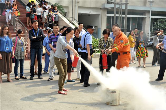 棠外举办2014春季教职工消防安全培训会