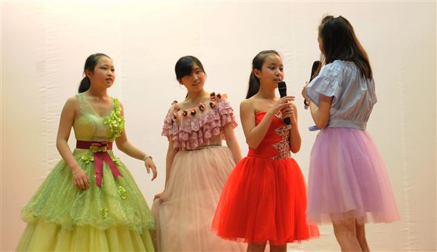 棠外举办初2012级英语活动月话剧比赛