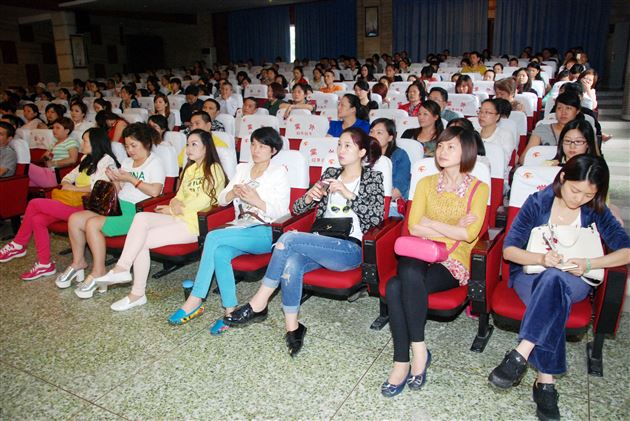 为了孩子的进步  我们共同努力——棠外附小举行一年级家长学校讲座