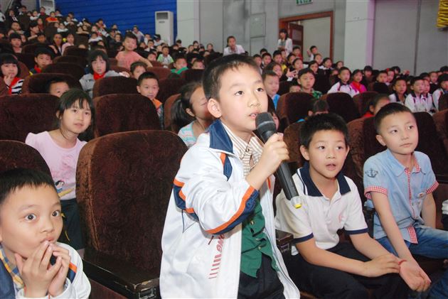 学习中西餐桌礼仪 做“明礼行孝”附小人——记棠外附小一二年级家长义工课堂