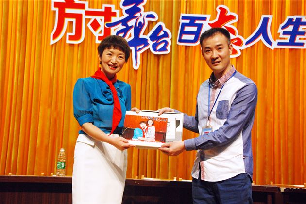 学习中西餐桌礼仪 做“明礼行孝”附小人——记棠外附小一二年级家长义工课堂