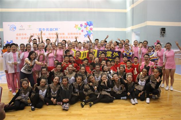 棠外参加“2014成都市健美操、啦啦操、排舞、街舞锦标赛”获三项第一