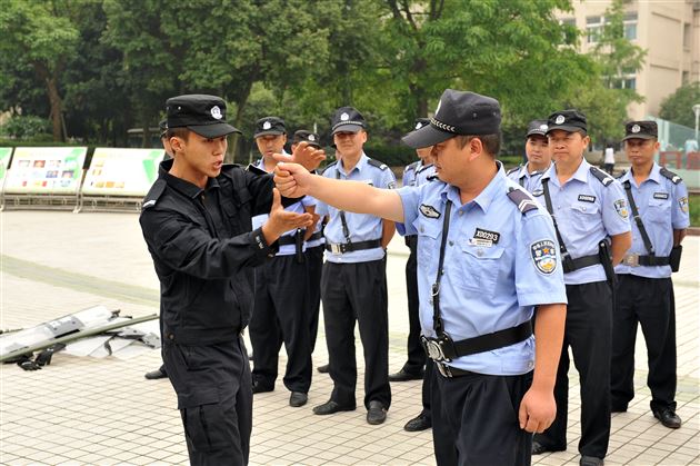 提升安保团队素质 共创平安和谐校园——记棠外安保人员参加校园防爆处突及相关业务培训