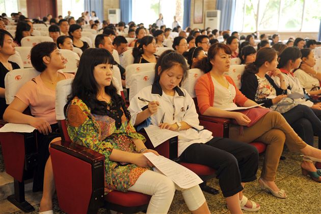 家校合力，为学生安全保驾护航——棠外召开初中部通校生及家长会