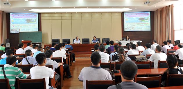 棠外教师鲁敏献课国培计划（达州市）中小学体育骨干教师培训班