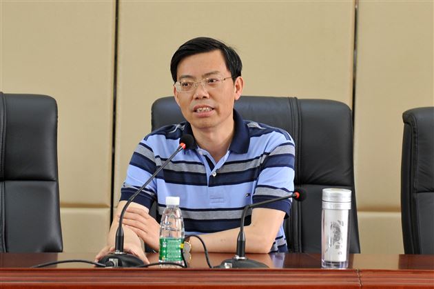 棠外教师鲁敏献课国培计划（达州市）中小学体育骨干教师培训班