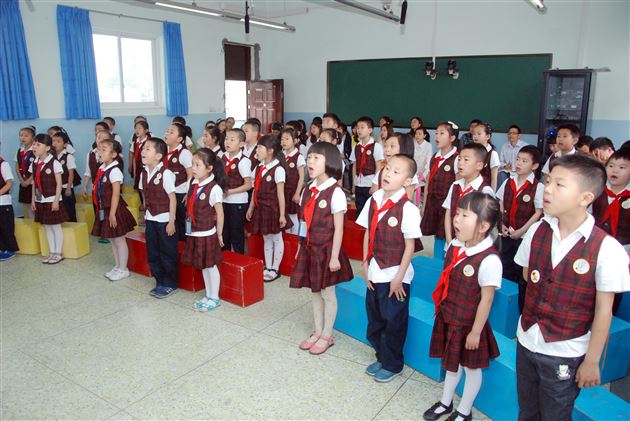 金孔雀轻轻跳——棠外附小张婷老师为双流县音乐教研活动献课