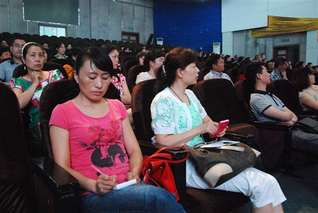 棠外举行“如何培育优秀子女”亲子教育报告会