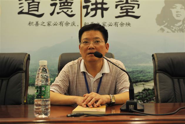 纵横毫端醉春秋,伏案走笔展风华——记棠外初中部“仁譞”文学社成立大会