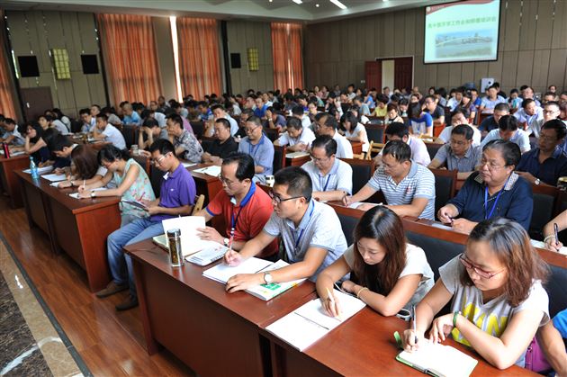 “教师如烛，师德如魂”——高中部师德培训会和开学工作会纪实