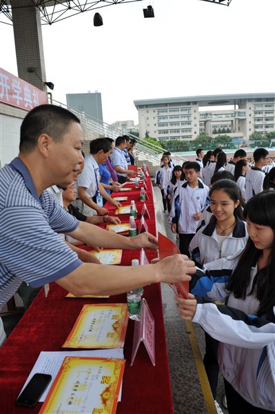 棠外高中部2014—2015学年度秋季开学典礼隆重举行