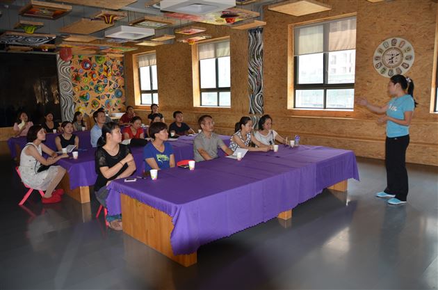 家园携手，促幼儿健康成长——记棠外实验幼稚园召开新学期班级家长会