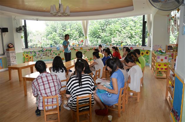 家园携手，促幼儿健康成长——记棠外实验幼稚园召开新学期班级家长会