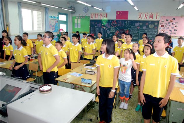 新西兰基督城访问团莅临棠外附小和老师同学亲切交流