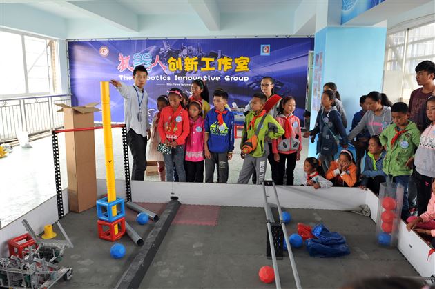 携手迎未来 共开友谊花 ——记2014年巴塘师生赴棠外参观学习 