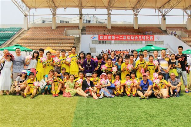 棠外男足队参加四川省运动会蝉联冠军