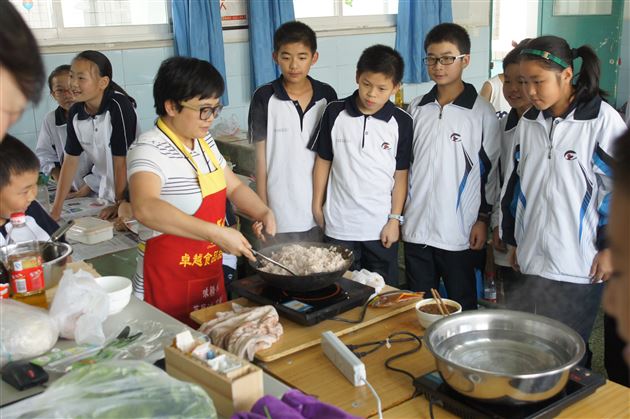 “六会一长”记心间  烹炒美味乐翻天——棠外初2014级学生第二课堂系列报道（一）