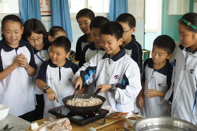 “六会一长”记心间  烹炒美味乐翻天——棠外初2014级学生第二课堂系列报道（一）