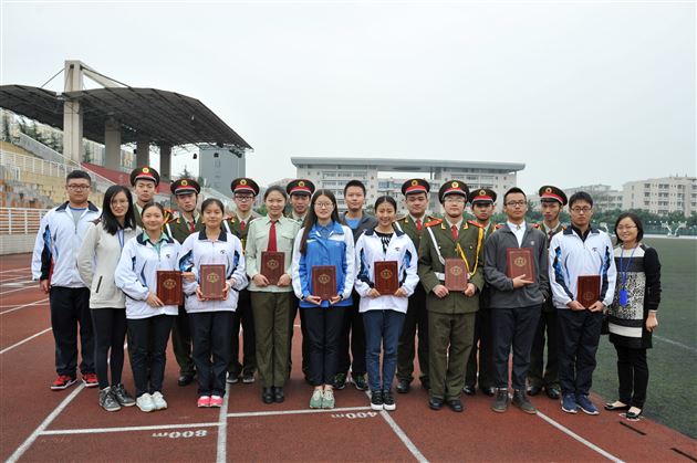 棠外隆重举行新老国旗班交接表彰仪式