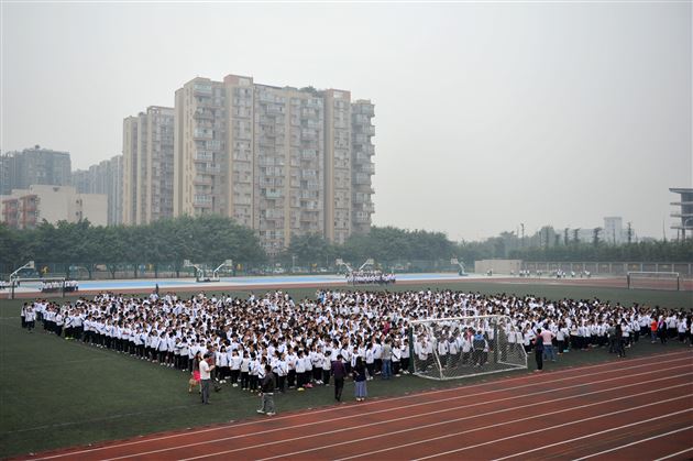 增强逃生技能，构建平安校园——棠外初中部开展师生应急逃生演练