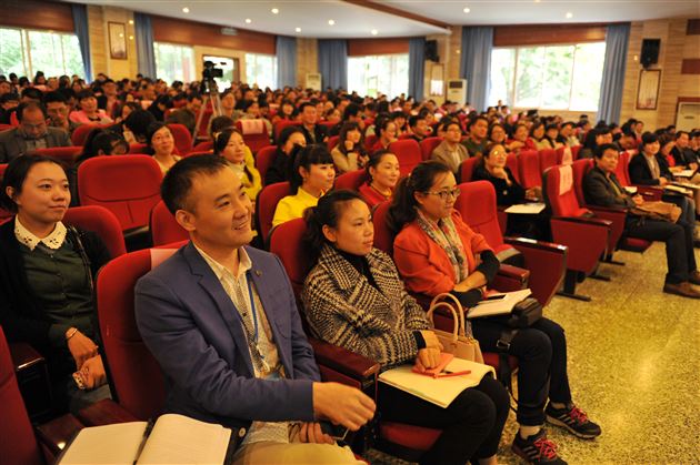 真实、生动的报告感染了老师们