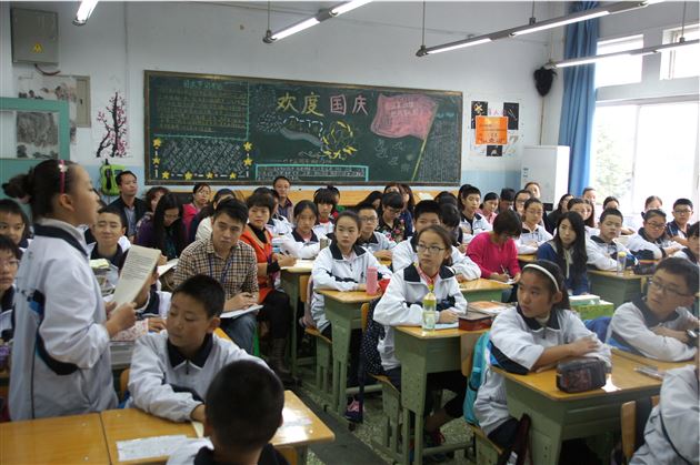 班会研讨成常态 齐聚一堂话修身——记棠外初2014级常态班会课研讨活动