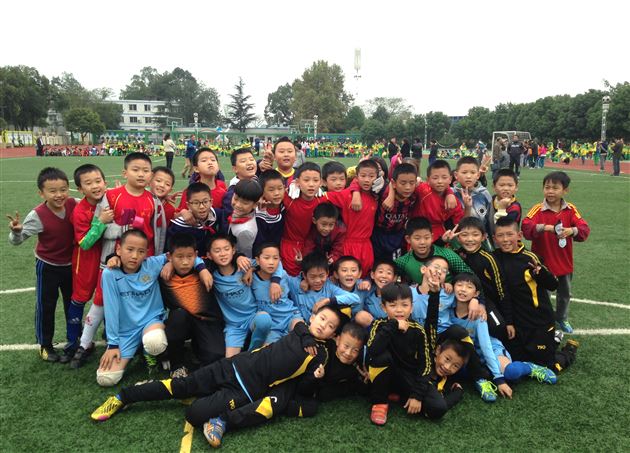 棠外附小勇夺2014年双流县第四届中小学生足球比赛乙组、丙组冠军