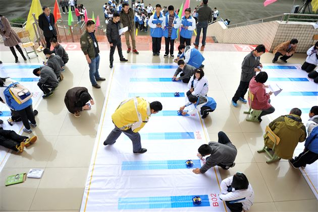 四川省青少年机器人创新实践活动分赛场比赛在棠外举办