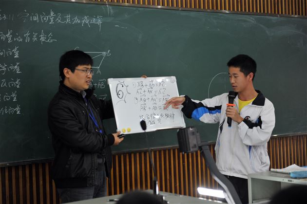 让学生做学习的主人——记棠外高中部深化“3+1”课堂研讨会