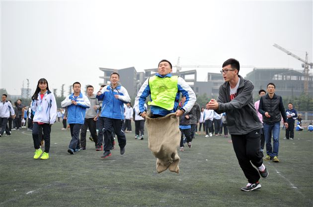 我运动  我健康——记棠外第一届高中冬季集体项目运动会