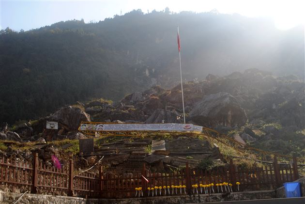 冬菊初绽 生命可贵——记棠外初2013级师生社会实践活动“北川地震遗址之行”
