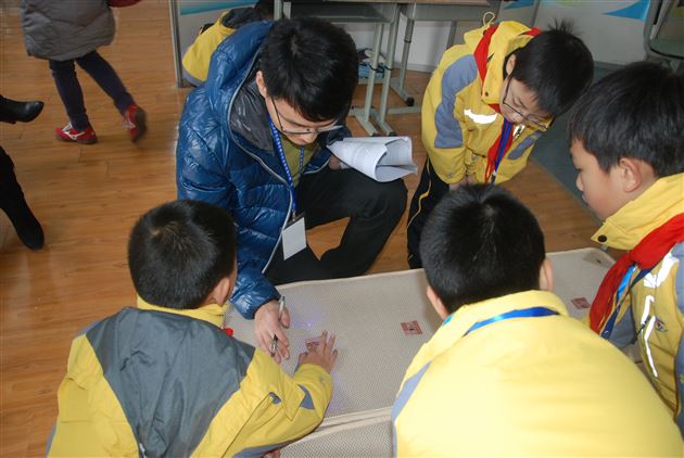 棠外附小学生参加成都市第30届英特尔青少年科技创新大赛