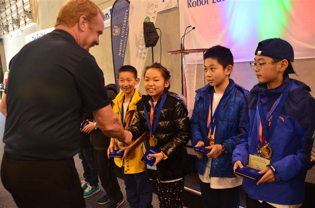 棠外附小代表中国赴新西兰参加第三届国际青少年教育机器人奥赛以第一名佳绩荣获金奖