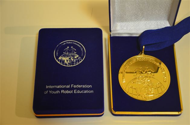 棠外附小代表中国赴新西兰参加第三届国际青少年教育机器人奥赛以第一名佳绩荣获金奖