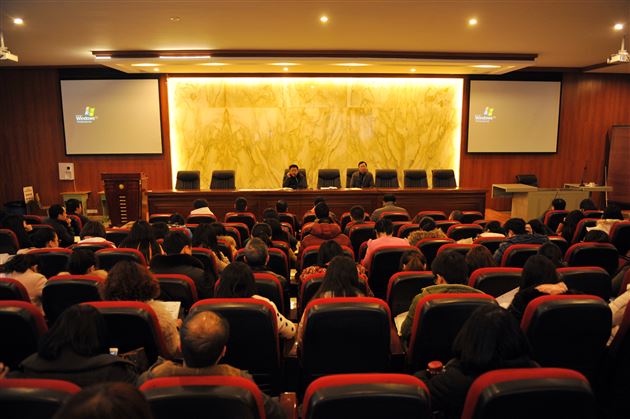 棠外召开初中部教职工大会