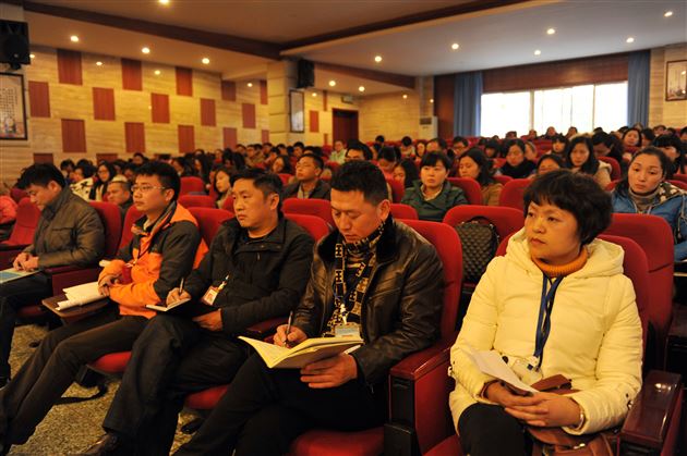 棠外召开初中部教职工大会