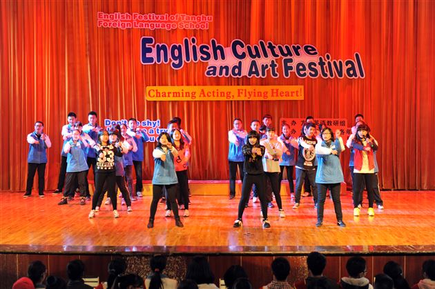 棠外第十二届“英语文化艺术节”系列活动播报（三）——高2014级英语歌曲及电影配音汇报演出