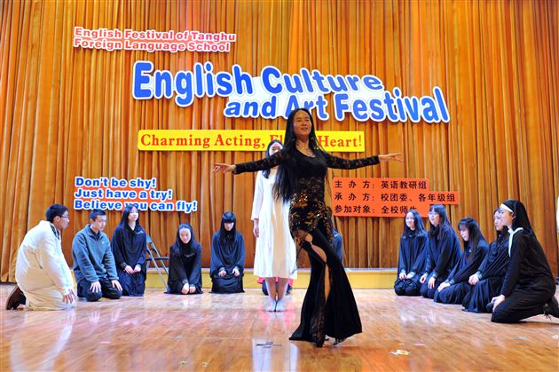 棠外第十二届“英语文化艺术节”系列活动播报（三）——高2014级英语歌曲及电影配音汇报演出