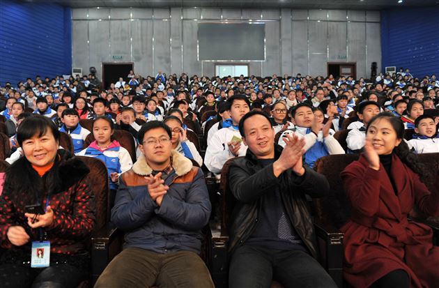 爱“拼”才会赢——记棠外初2014级英语拼字大赛Spelling Bee