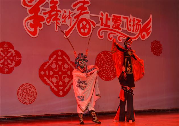 亲子逛庙会 欢乐中国年——记棠外实验幼稚园新年活动