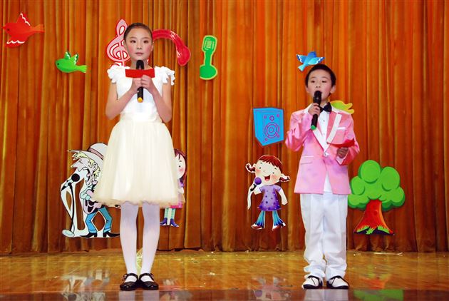 棠外附小小主持汇报演出精彩上演