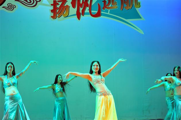 棠外隆重举行2015年教职工迎新春联欢会