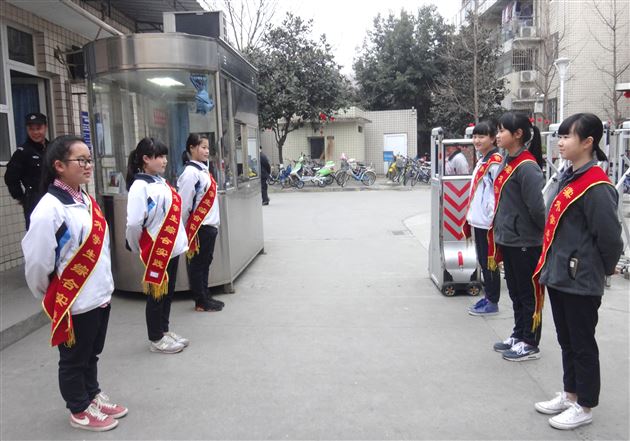 棠外初2013级人文班社会实践活动速描