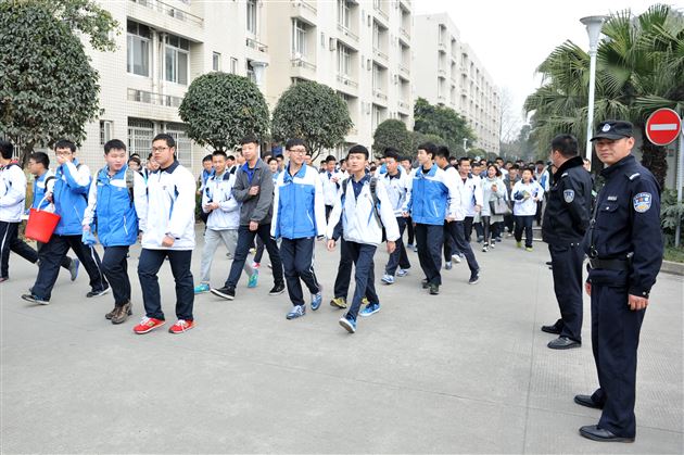 棠外开展火灾逃生应急疏散演练