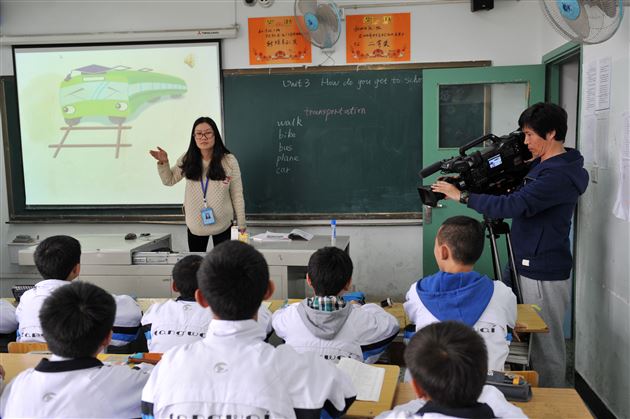 CCTV5采访足球班上课