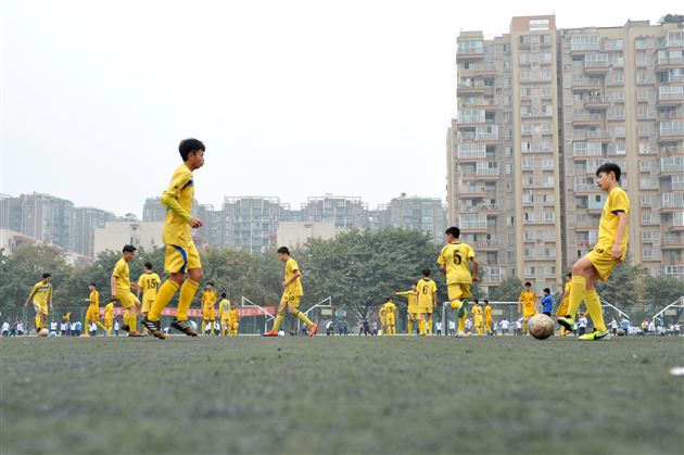 CCTV5采访足球班训练