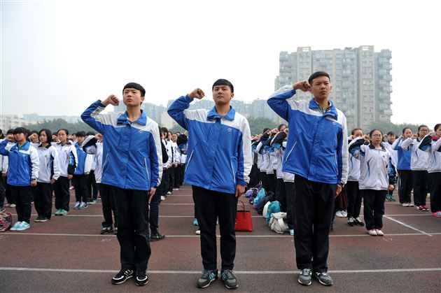 鲲鹏展翅凌万里，独占鳌头定乾坤——棠外召开初2012级中考动员暨表彰大会